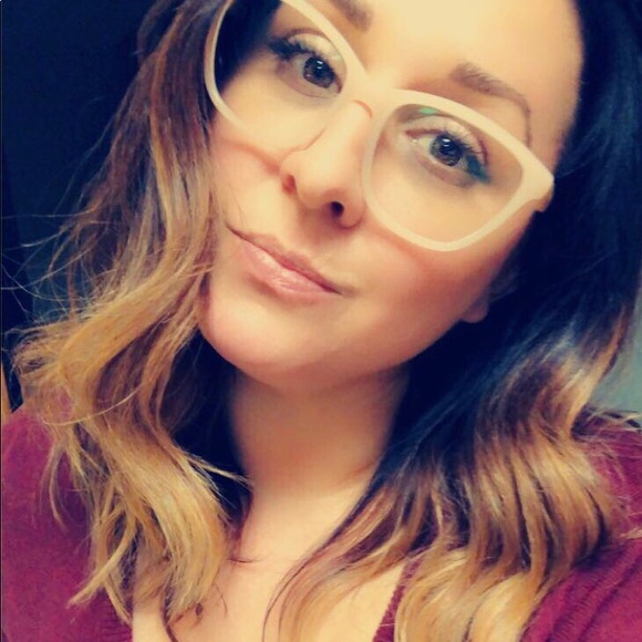 Meet your Posher, April - Picture 1 of 1